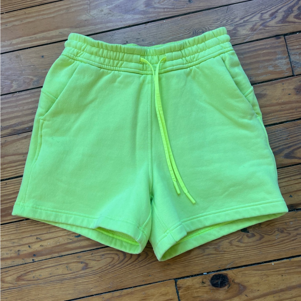 lululemon scuba lounge short yellow lime green size 2